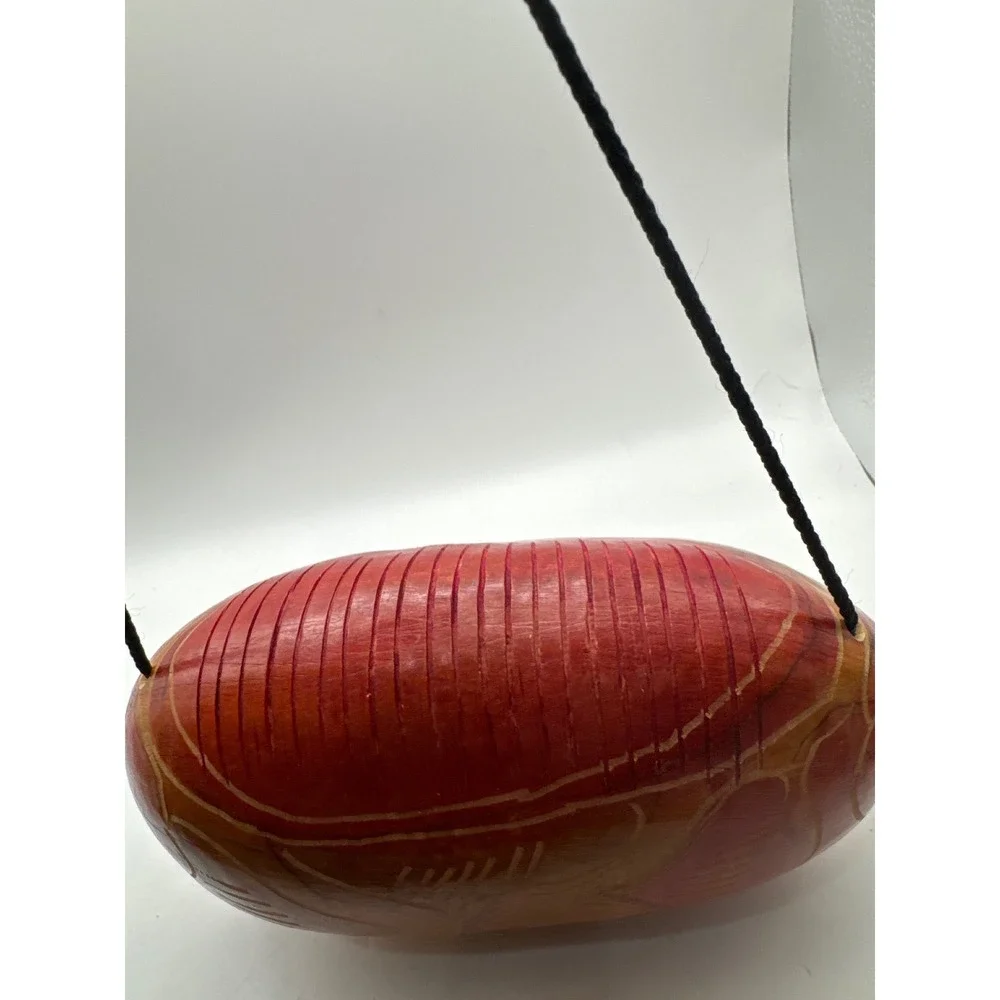 Hand  Carved Gourd Musical  VTG Ribbed MCM gourd percussion musical instrument‎